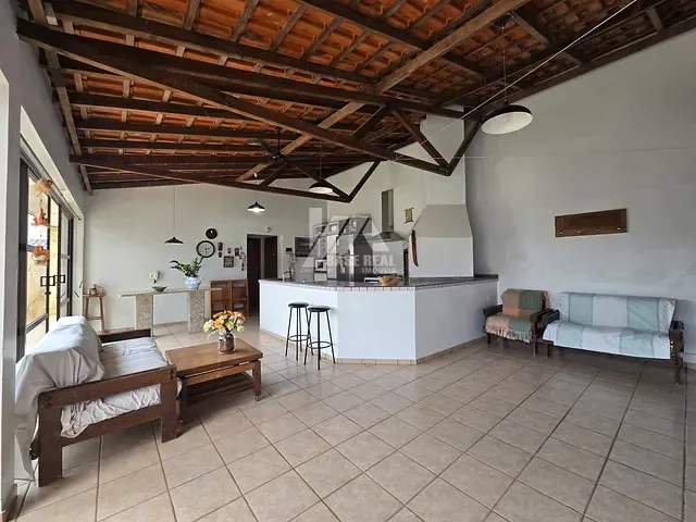 Casa com 675m² 3 quartos e 3 banheiros, à venda, no bairro Orfãs em Ponta Grossa