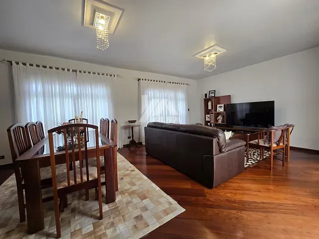 Casa com 675m² 3 quartos e 3 banheiros, à venda, no bairro Orfãs em Ponta Grossa