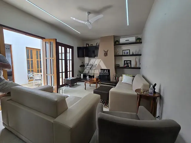 Casa com 675m² 3 quartos e 3 banheiros, à venda, no bairro Orfãs em Ponta Grossa