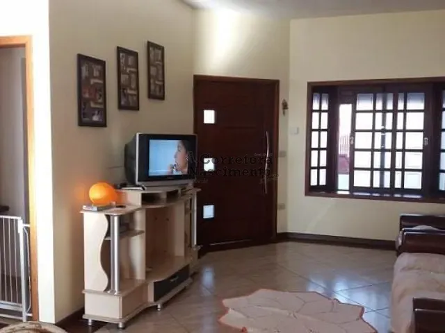 Casa com 175m² 3 quartos e 3 banheiros, à venda, no bairro Parque Santo Antônio em Jacareí