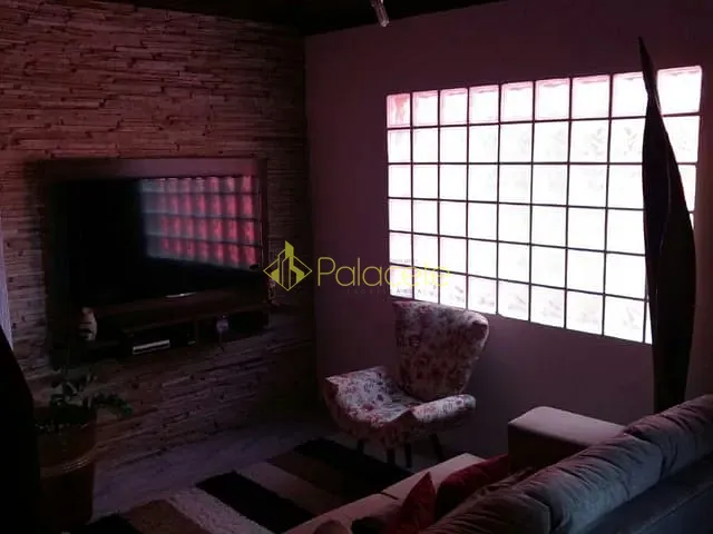 Casa com 300m² 5 quartos e 3 banheiros, à venda, no bairro Moreira César em Pindamonhangaba