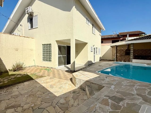 Casa com 498m² 4 quartos e 5 banheiros, à venda, no bairro Cidade Jardim em Jacareí
