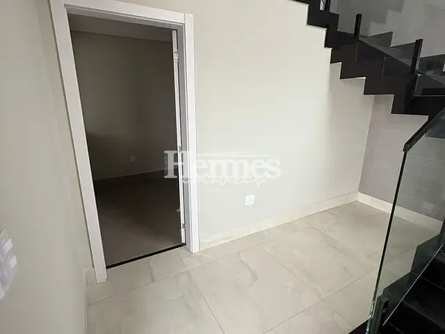 Casa com 300m² 4 quartos e 6 banheiros, à venda, no bairro Jardim Ypê em Paulínia