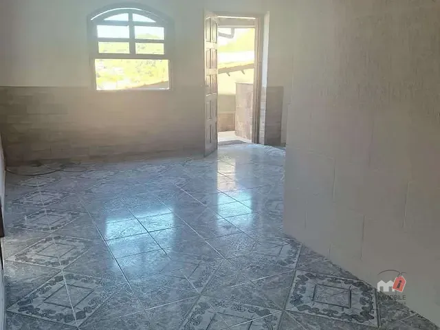 Casa 2 quartos e 2 banheiros, para alugar, no bairro Mosela em Petrópolis