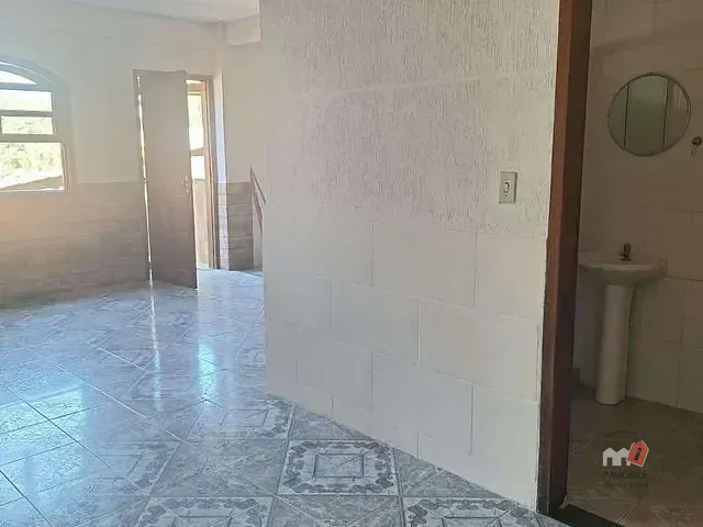 Casa 2 quartos e 2 banheiros, para alugar, no bairro Mosela em Petrópolis
