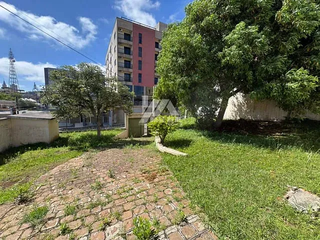 Casa para alugar, no bairro Centro em Guarapuava