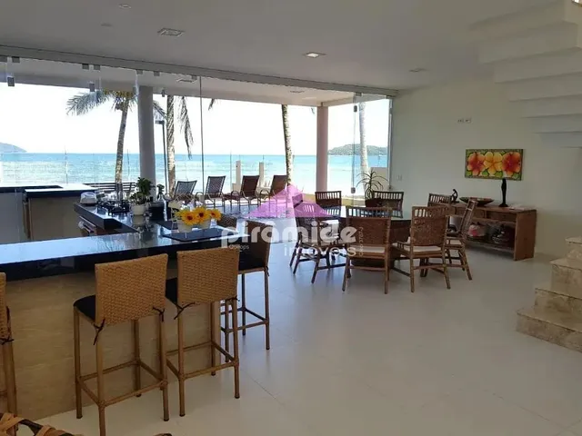 Casa com 630m² 4 quartos e 5 banheiros, à venda ou para alugar, no bairro Praia do Sapê em Ubatuba