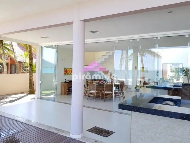 Casa com 630m² 4 quartos e 5 banheiros, à venda ou para alugar, no bairro Praia do Sapê em Ubatuba