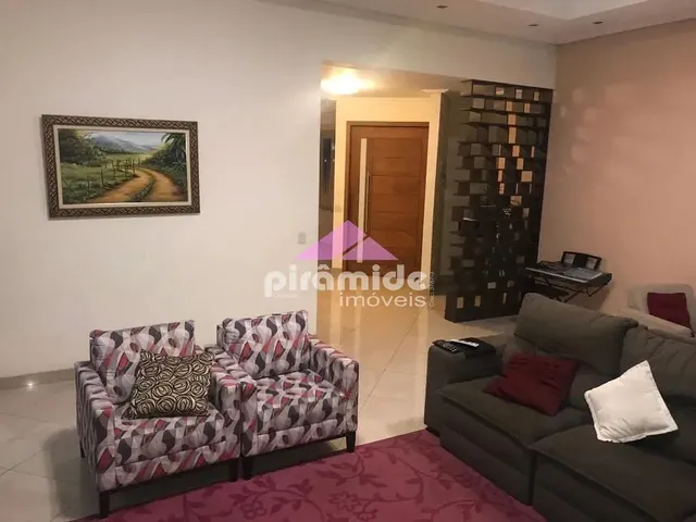 Casa com 3300m² 3 quartos e 3 banheiros, à venda, no bairro Jardim Caçapava em Caçapava