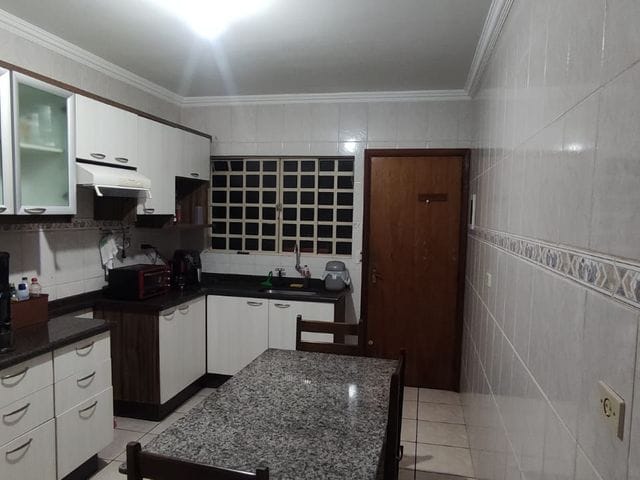 Casa com 250m² 3 quartos e 2 banheiros, à venda, no bairro Jardim Continental em Londrina