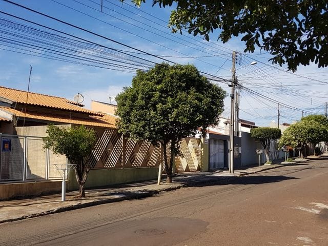 Casa com 250m² 3 quartos e 2 banheiros, à venda, no bairro Jardim Continental em Londrina