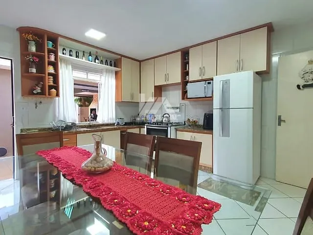 Casa com 200m² 4 quartos e 3 banheiros, à venda, no bairro Oficinas em Ponta Grossa