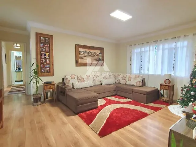 Casa com 200m² 4 quartos e 3 banheiros, à venda, no bairro Oficinas em Ponta Grossa
