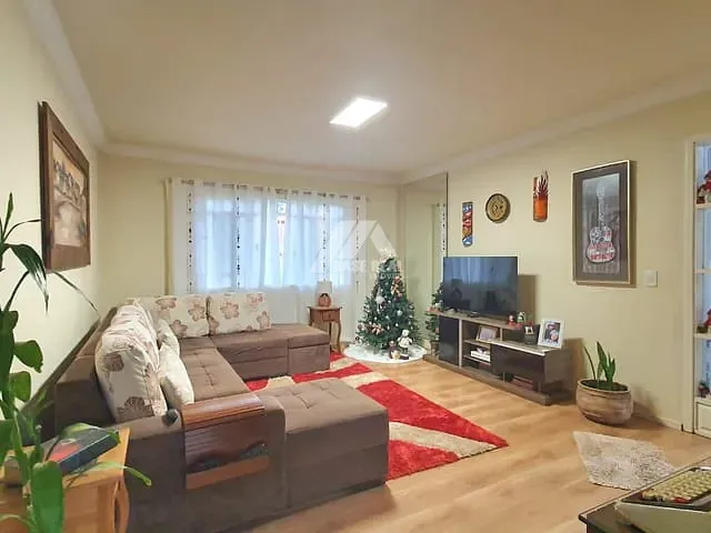 Casa com 200m² 4 quartos e 3 banheiros, à venda, no bairro Oficinas em Ponta Grossa