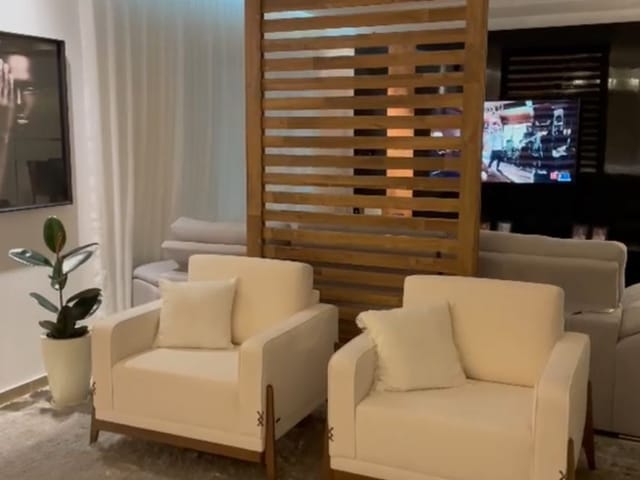 Casa com 360m² 5 quartos e 4 banheiros, à venda, no bairro Jardim das Colinas em São José dos Campos