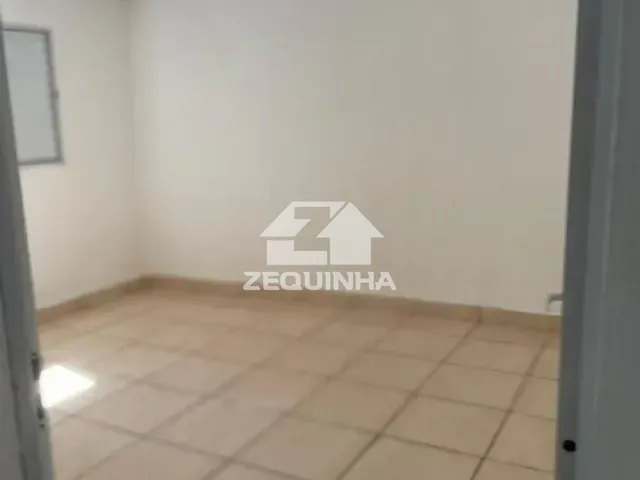 Casa com 60m² 1 quarto e 1 banheiro, para alugar, no bairro Umuarama em Osasco