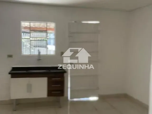 Casa com 60m² 1 quarto e 1 banheiro, para alugar, no bairro Umuarama em Osasco
