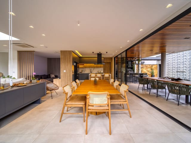 Casa com 308m² 4 quartos e 5 banheiros, à venda, no bairro Urbanova em São José dos Campos