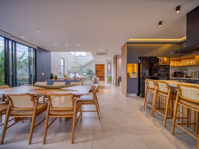Casa com 308m² 4 quartos e 5 banheiros, à venda, no bairro Urbanova em São José dos Campos