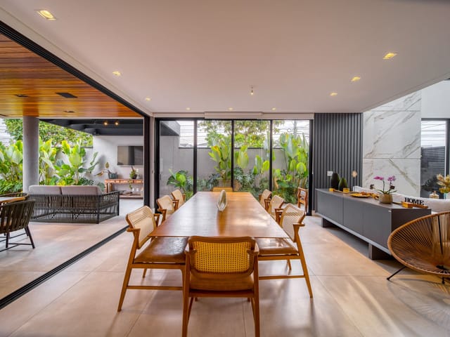 Casa com 308m² 4 quartos e 5 banheiros, à venda, no bairro Urbanova em São José dos Campos