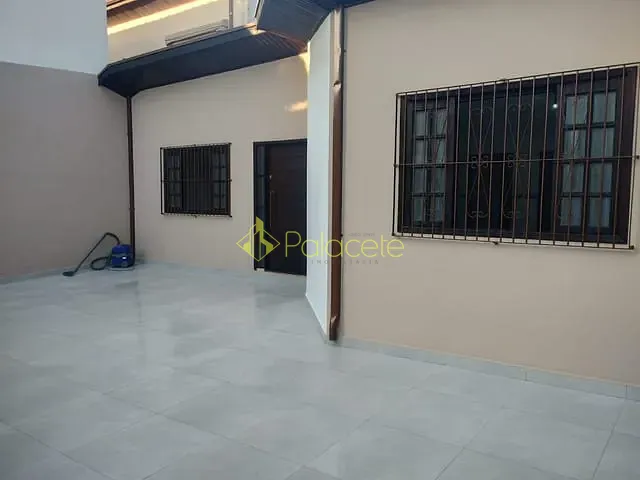 Casa com 320m² 4 quartos e 1 banheiro, à venda, no bairro Centro em Pindamonhangaba