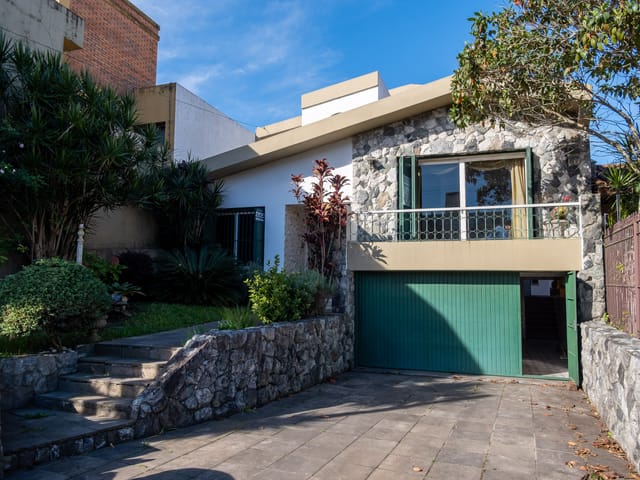 Casa Alto Padrão para Locação Próxima à Avenida Dom Joaquim – Conforto, Sofisticação e Localização Privilegiada em Pelotas
