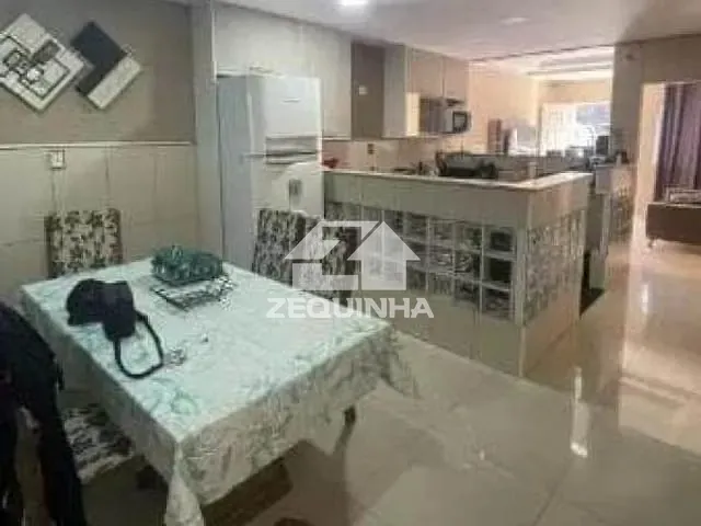 Casa com 125m² 3 quartos e 3 banheiros, à venda, no bairro Parque Jandaia em Carapicuiba