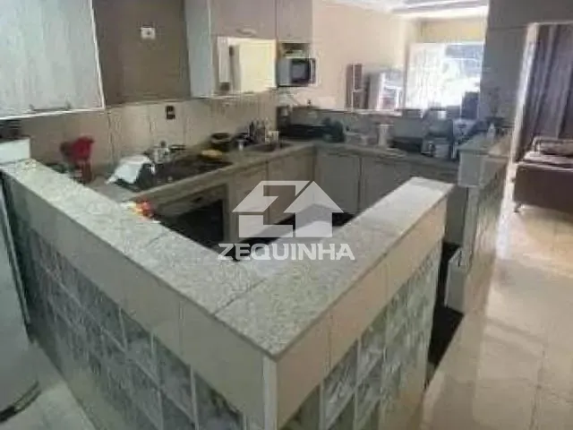 Casa com 125m² 3 quartos e 3 banheiros, à venda, no bairro Parque Jandaia em Carapicuiba