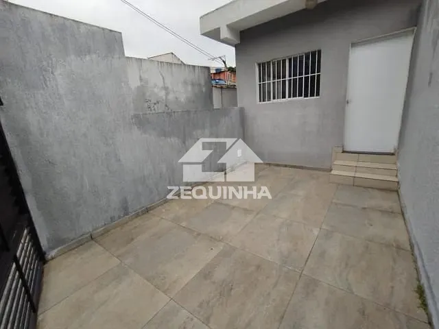 Casa com 60m² 2 quartos e 1 banheiro, para alugar, no bairro Umuarama em Osasco