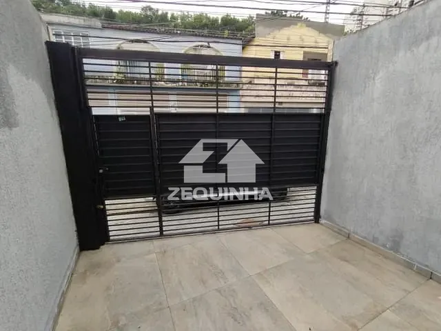 Casa com 60m² 2 quartos e 1 banheiro, para alugar, no bairro Umuarama em Osasco