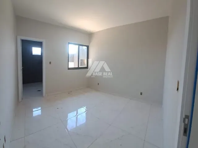 Casa com 160m² 3 quartos e 2 banheiros, à venda, no bairro Cará-cará em Ponta Grossa