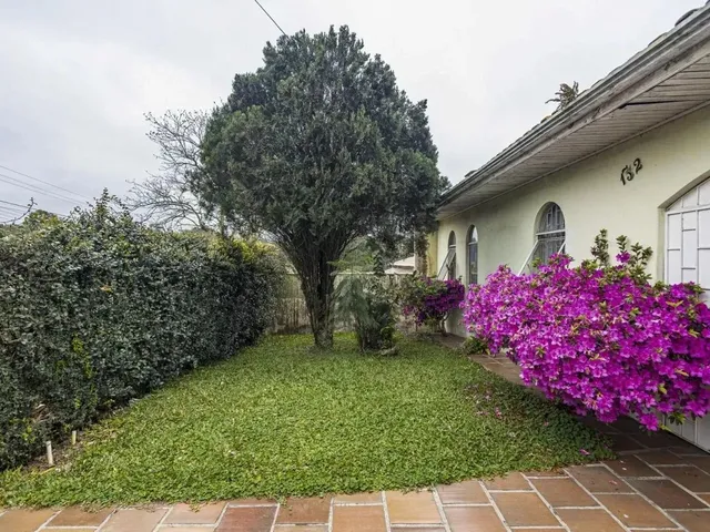 Casa com 300m² 3 quartos e 1 banheiro, à venda, no bairro Santo Inácio em Curitiba