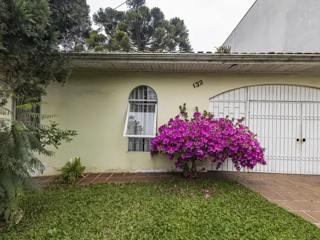 Casa com 300m² 3 quartos e 1 banheiro, à venda, no bairro Santo Inácio em Curitiba