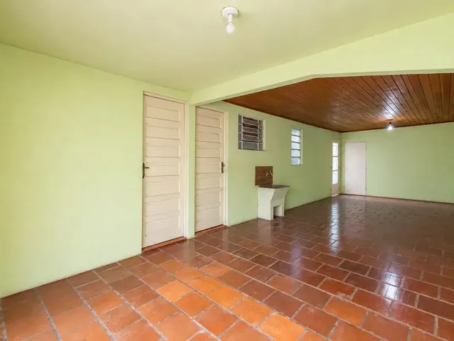 Casa com 300m² 3 quartos e 1 banheiro, à venda, no bairro Santo Inácio em Curitiba