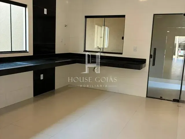 Casa com 250m² 3 quartos e 4 banheiros, à venda, no bairro Parque João Braz - Cidade Industrial em Goiânia