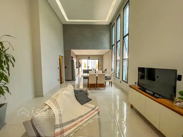 Casa com 360m² 3 quartos e 3 banheiros, à venda ou para alugar, no bairro Residencial Colinas. em Caçapava