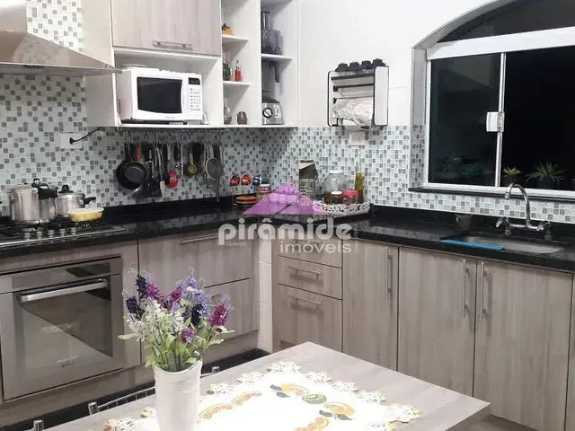 Casa com 196m² 3 quartos e 3 banheiros, à venda, no bairro Vera Cruz em Caçapava