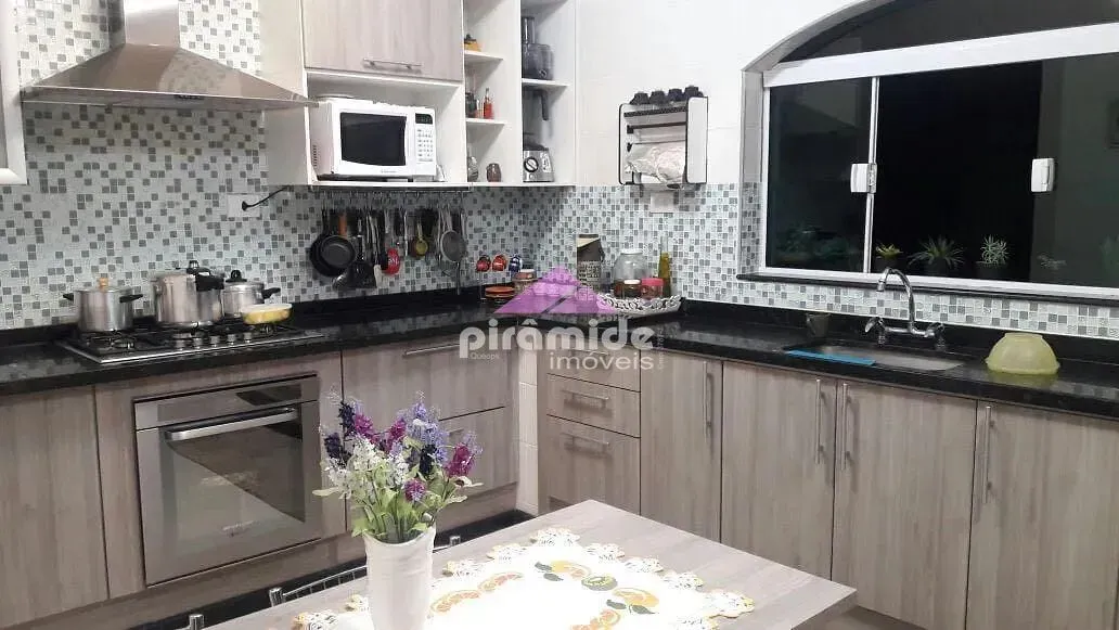 Casa, 3 quartos, 259 m² - Foto 6