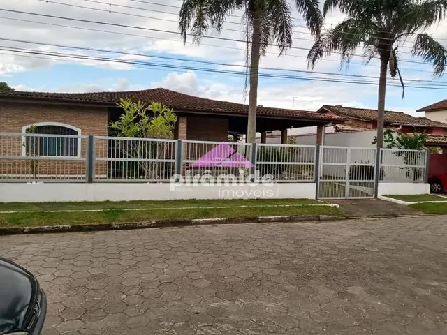 Casa com 1075m² 6 quartos e 5 banheiros, à venda, no bairro Praia das Palmeiras em Caraguatatuba