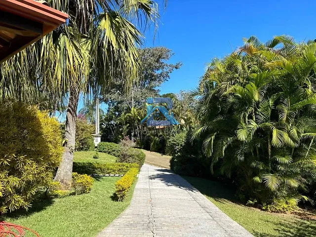 Casa com 1000m² 4 quartos e 3 banheiros, à venda, no bairro Parque das Laranjeiras em Itatiba