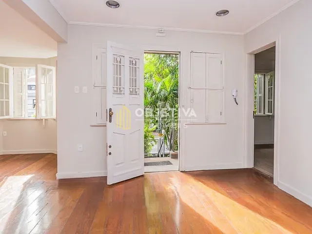Casa para alugar, no bairro Auxiliadora em Porto Alegre