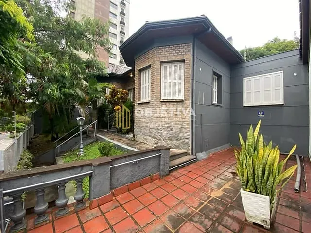 Casa para alugar, no bairro Auxiliadora em Porto Alegre