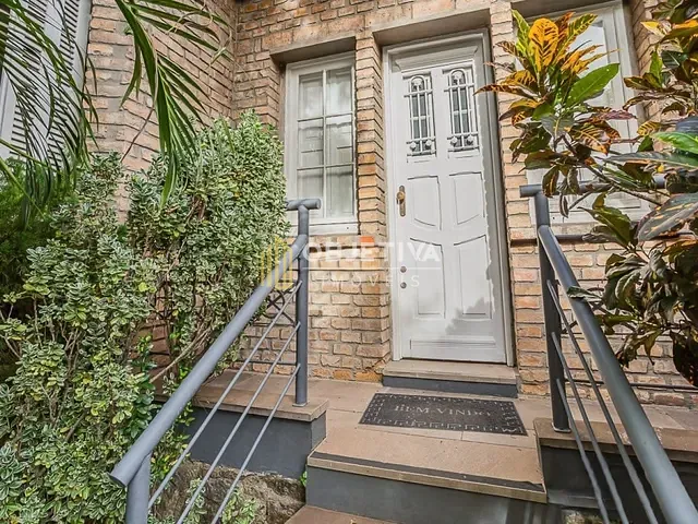 Casa para alugar, no bairro Auxiliadora em Porto Alegre