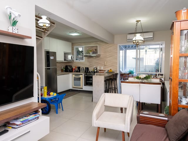Casa 3 quartos e 2 banheiros, à venda, no bairro Areal em Pelotas