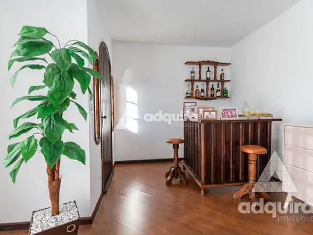 Casa com 825m² 3 quartos e 3 banheiros, à venda, no bairro Uvaranas em Ponta Grossa
