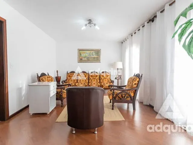 Casa com 825m² 3 quartos e 3 banheiros, à venda, no bairro Uvaranas em Ponta Grossa
