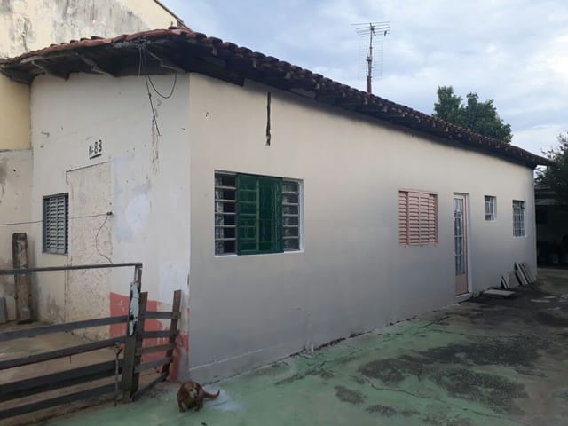 Casa com 250m² 2 quartos e 1 banheiro, à venda, no bairro Conjunto Residencial Araretama em Pindamonhangaba