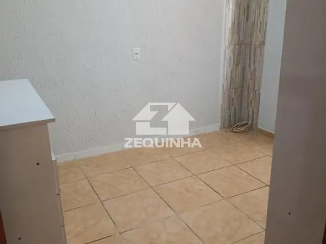 Casa com 80m² 1 quarto e 1 banheiro, para alugar, no bairro Quitauna em Osasco