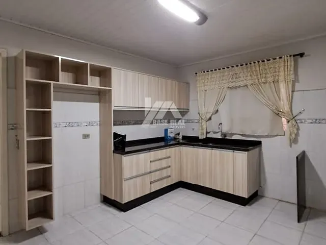Casa 2 quartos e 3 banheiros, à venda, no bairro Centro em Ponta Grossa