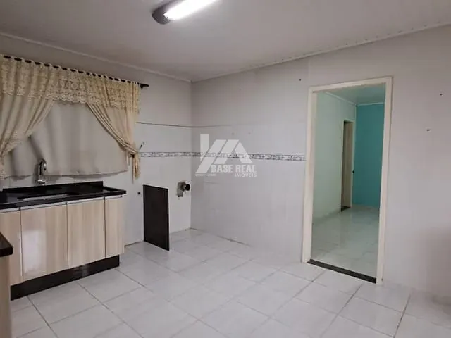 Casa 2 quartos e 3 banheiros, à venda, no bairro Centro em Ponta Grossa